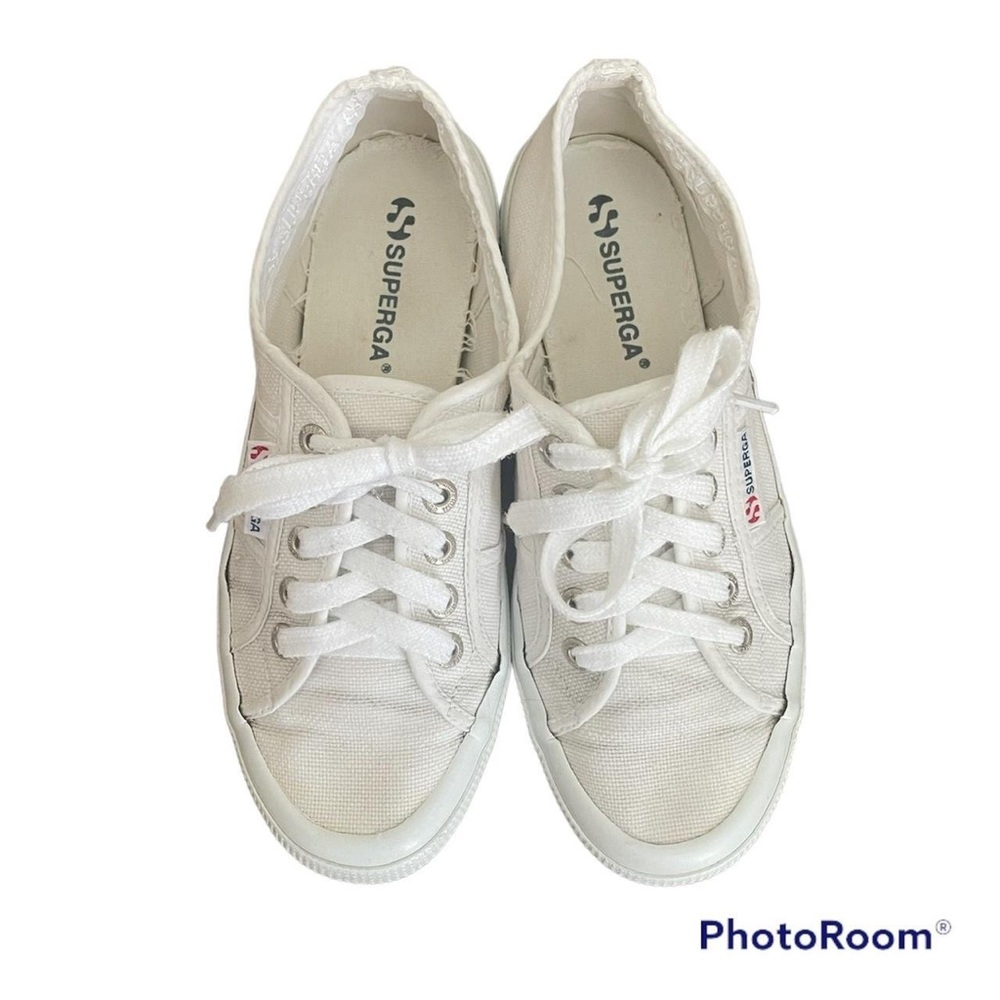 Classic white Superga low tops (size 7)